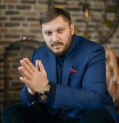 Марк Бартон